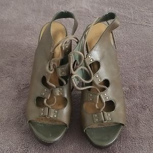 Green Fergie heels